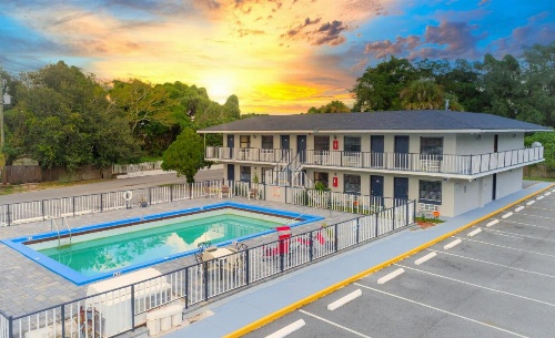 Sunshine Inn image 5